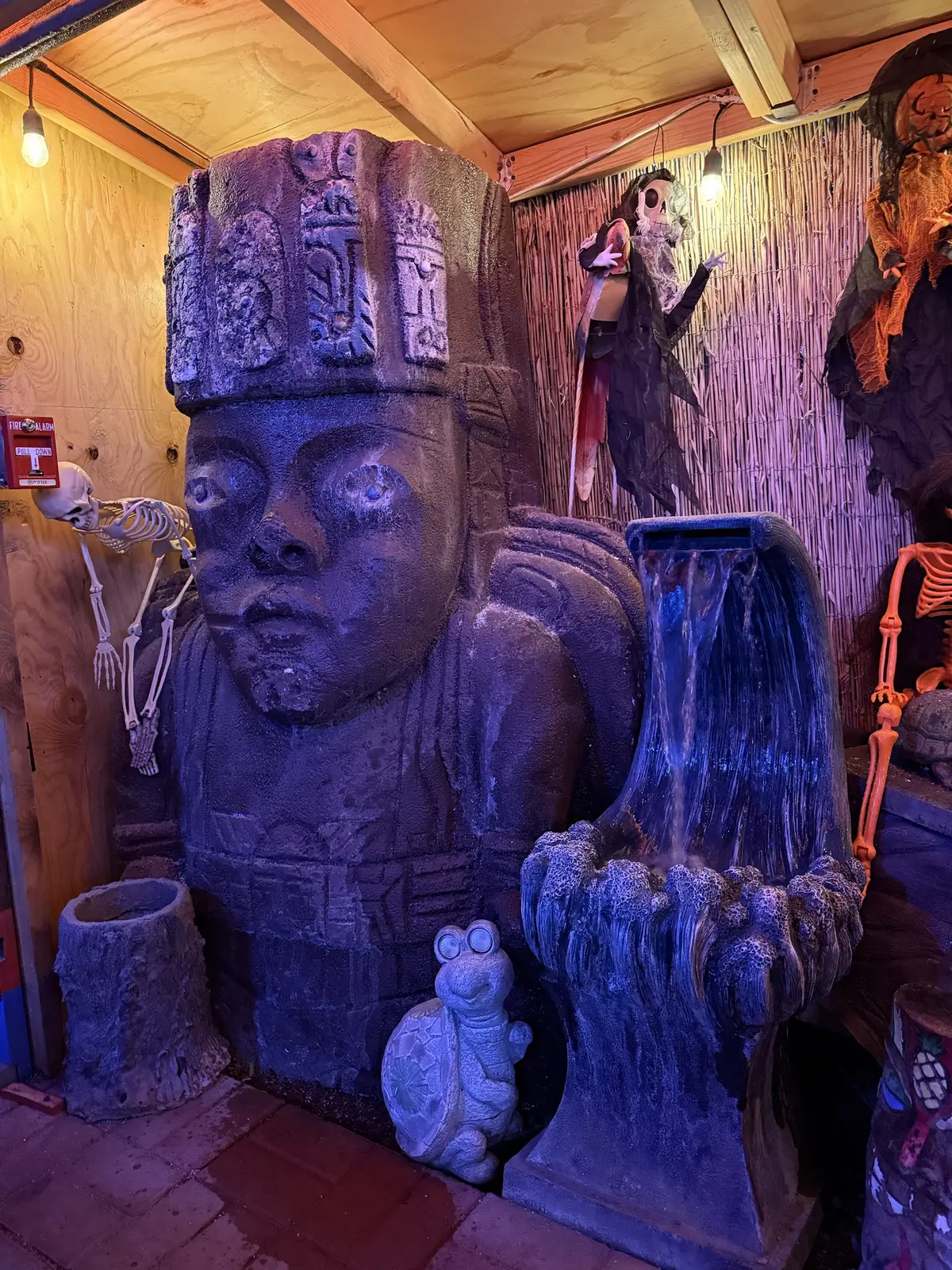The stone idol fountain